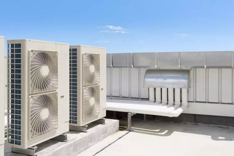 Installation d'une pompe à chaleur dans un appartement au 10ème étage, Sari-Solenzara, R.B. FROID